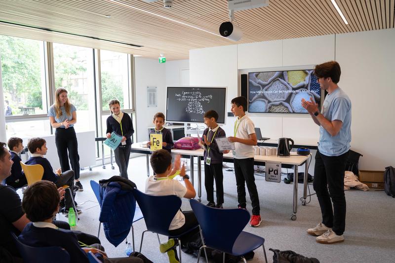 School pupils taking part in the It's Elemental activity at the University of Oxford