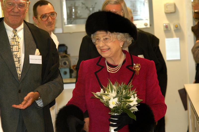 Her Majesty Queen Elizabeth II visits the Chemistry Research Laboratory on its opening in 2004
