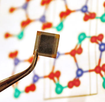 Unlocking the secrets of efficient solar cell materials  A multi-institute team led by Oxford has unravelled the factors enabling efficient charge-carrier transport in the light-harvesting materials for solar cells, in a work published today in Nat Comms